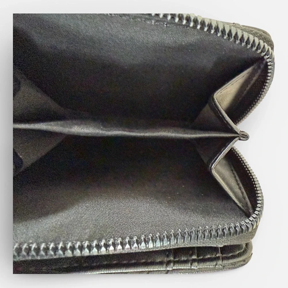 BETSEY JOHNSON BLACK QUILTED ZIP AROUND WALLET WITH 🖤 EMBELLISHMENTS - Picture 5 of 6